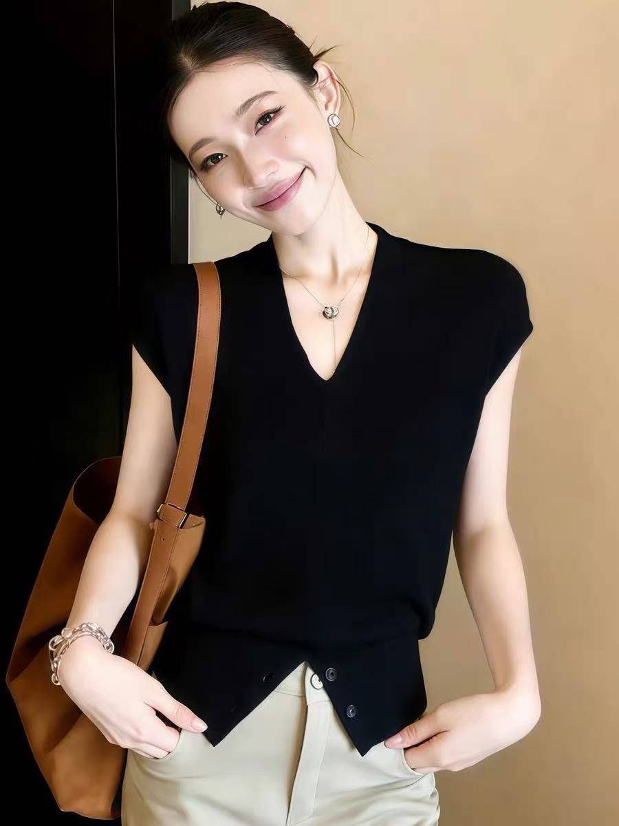 高級感灰色V領薄款針織衫針織短袖女2026新款夏季設計感開叉上衣