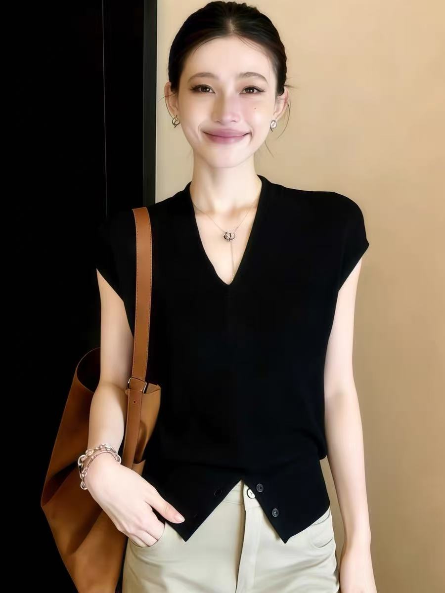 高級感灰色V領薄款針織衫針織短袖女2026新款夏季設計感開叉上衣