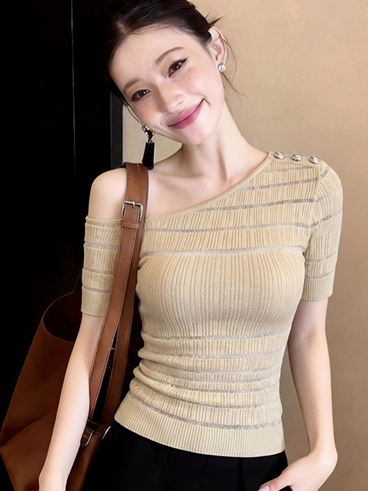 小個子咖色斜領露肩針織衫冰絲短袖t恤女夏季修身設計感短款上衣