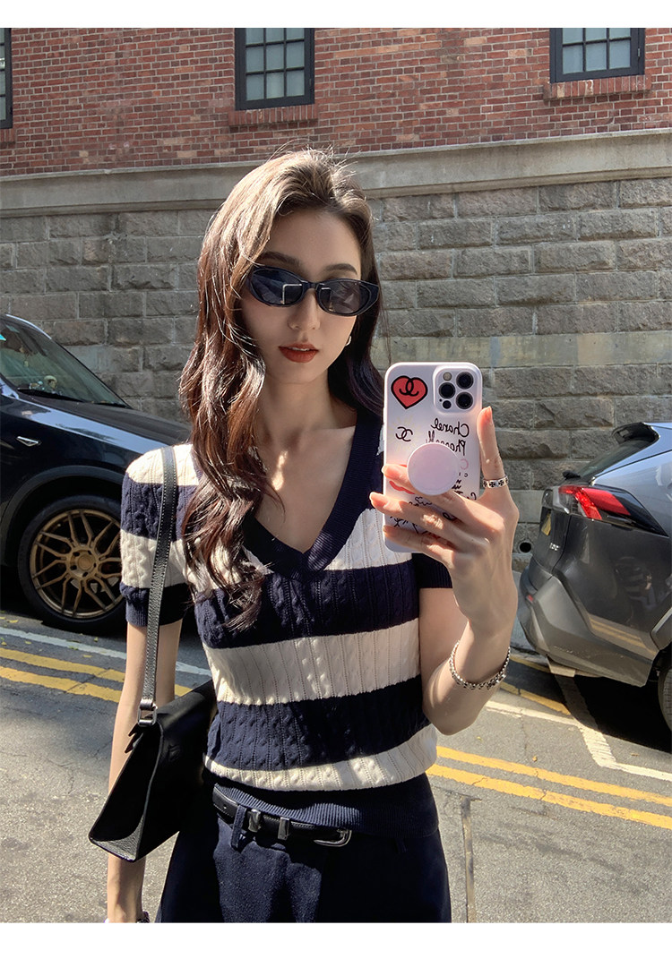 MULVAN 奧地利時分 條紋V領套頭上衣短袖女夏季復古麻花顯瘦毛衣
