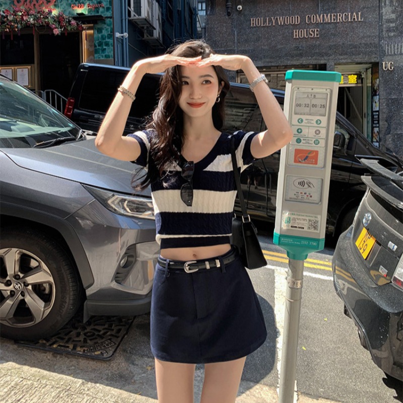 MULVAN 奧地利時分 條紋V領套頭上衣短袖女夏季復古麻花顯瘦毛衣