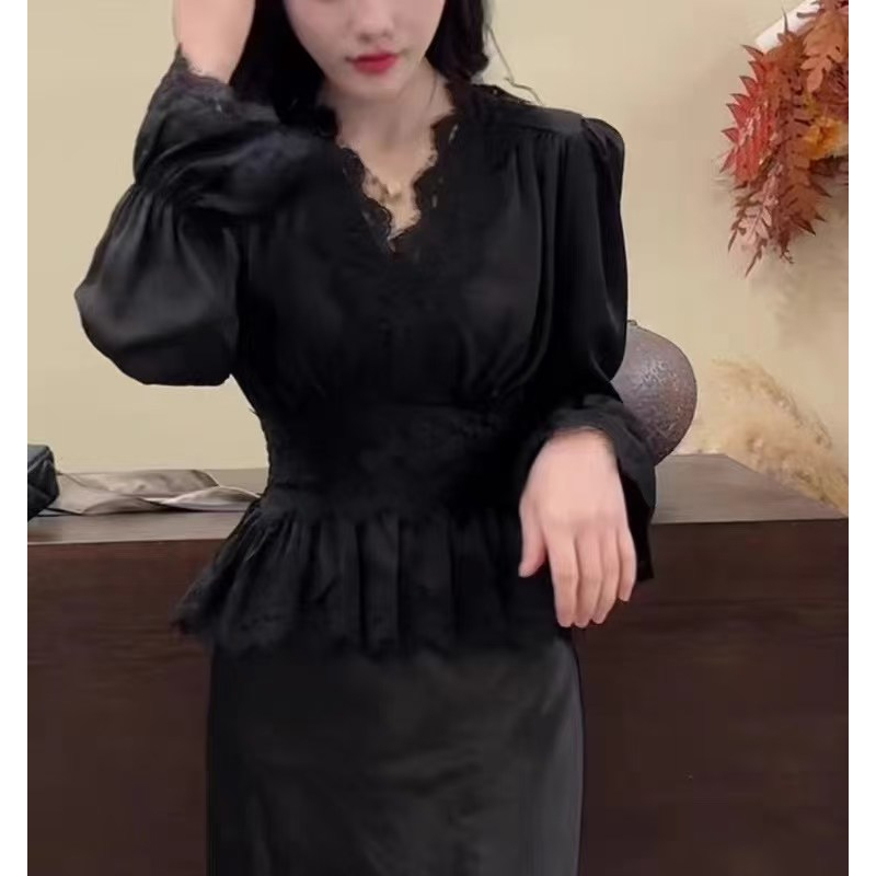 法式復古V領亮片蕾絲拼接喇叭袖襯衫女秋高級感收腰別致緞面上衣