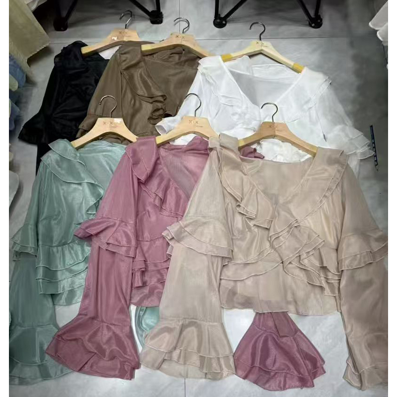 法式甜美荷葉邊V領喇叭袖襯衫少女秋季溫柔氛圍設計獨特漂亮上衣