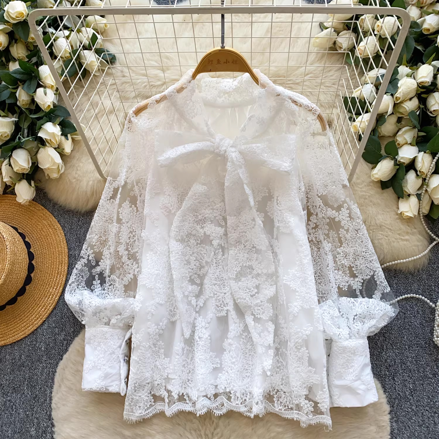 法式復古宮廷風紅色蕾絲刺繡襯衫女韓版網紗長袖蝴蝶結溫柔上衣