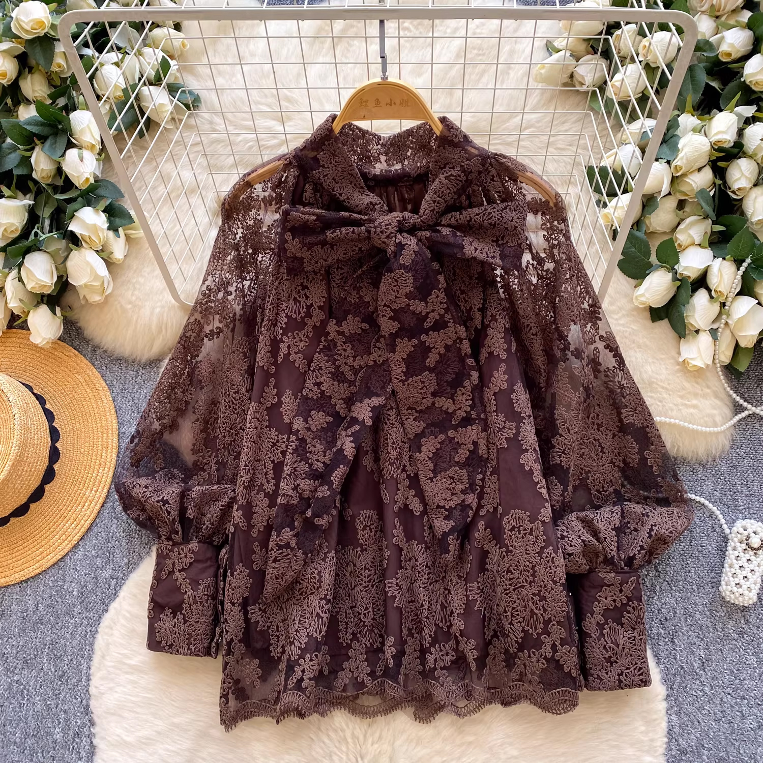 法式復古宮廷風紅色蕾絲刺繡襯衫女韓版網紗長袖蝴蝶結溫柔上衣