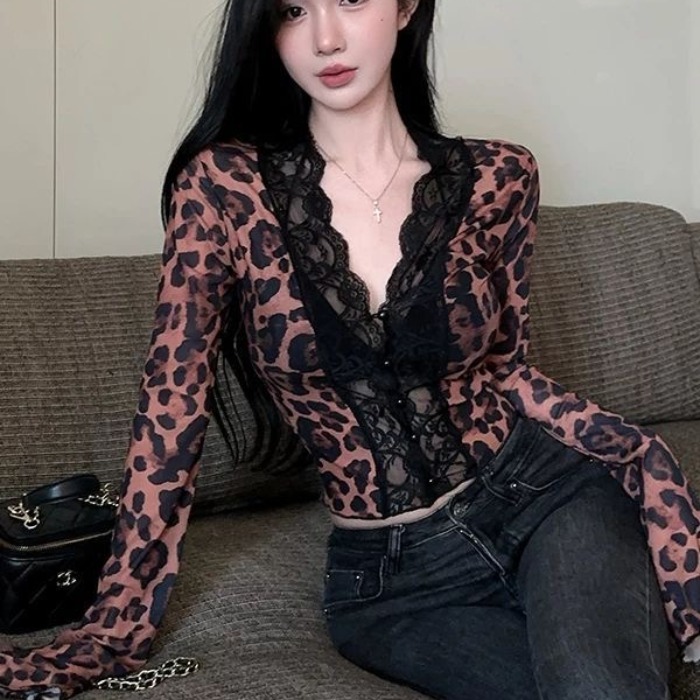 MY15348# 纯欲辣妹性感v领上衣喇叭袖豹纹蕾丝打底衫内搭巨好看绝美女...