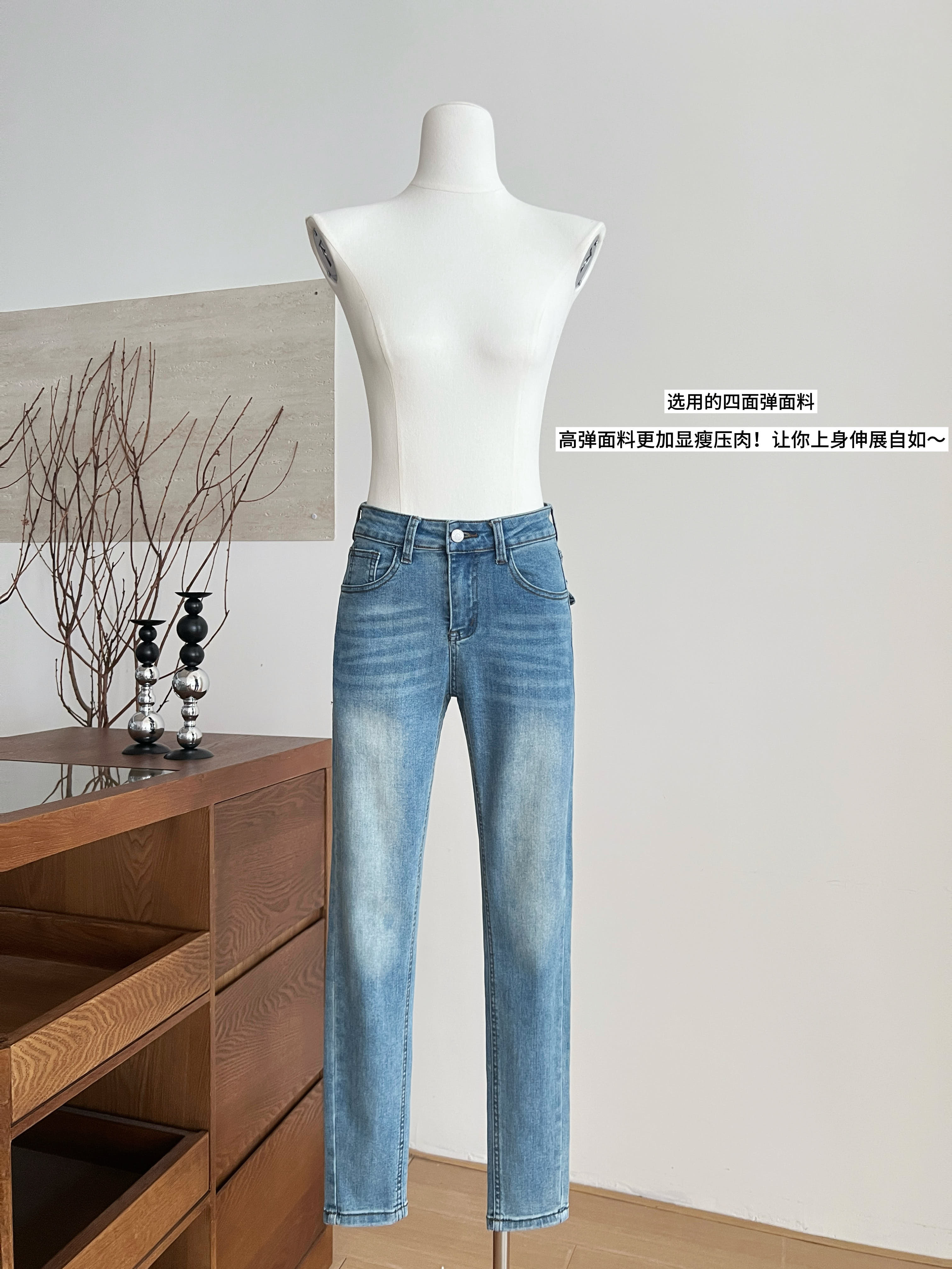 限量貓咪紋牛仔韓女版！是近期一眼愛的萊賽爾刺繡小腳褲