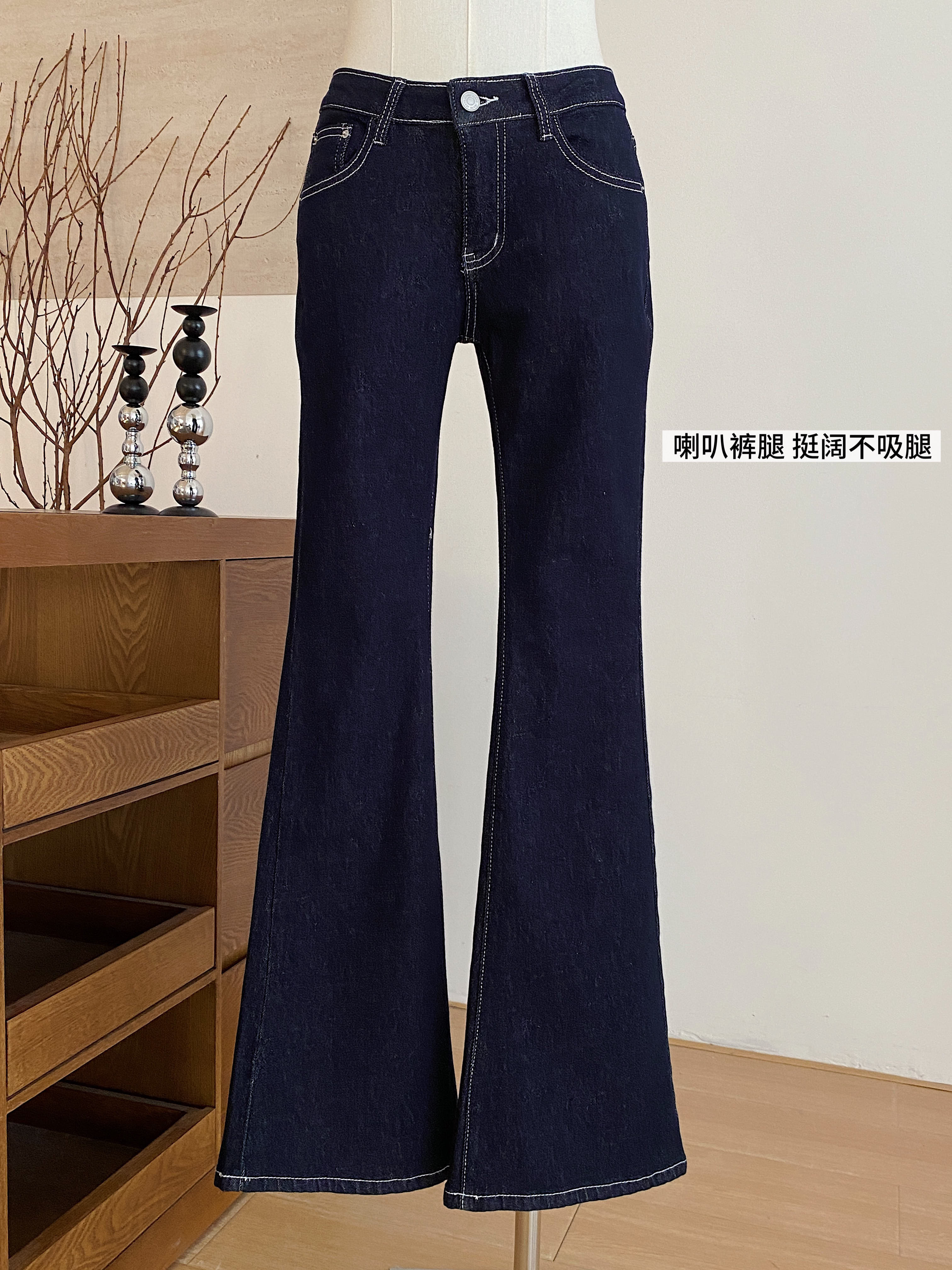 原牛色口袋刺繡微喇牛仔褲女2025年秋款固定式豐胯低腰微喇褲