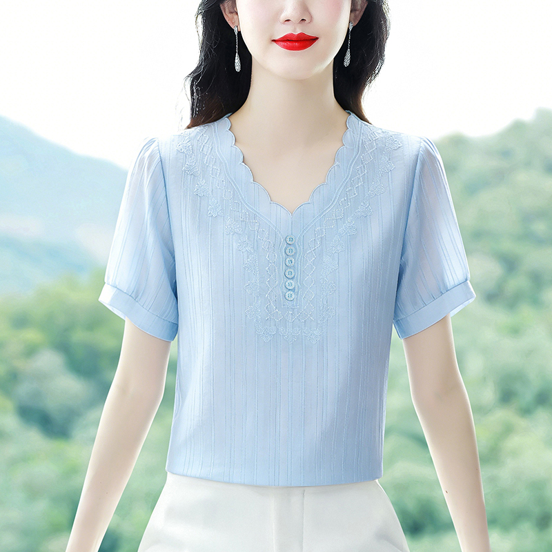 洋氣媽媽裝V領短袖刺繡上衣中老年女裝寬松顯瘦減齡百搭小衫