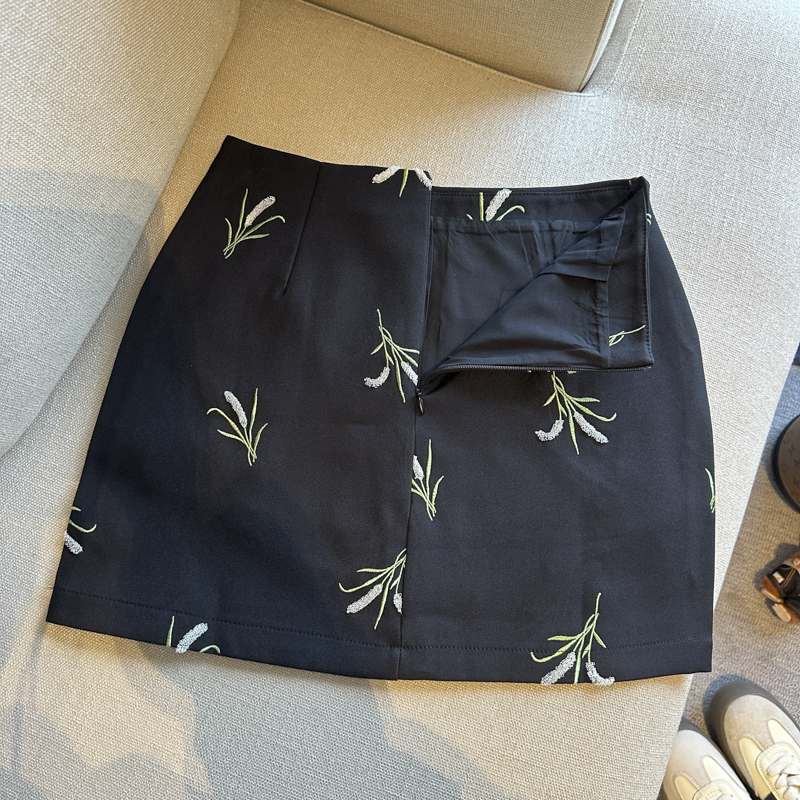實拍 重工刺繡半身裙女2026新款高腰顯瘦a字包臀裙防走光內襯短裙