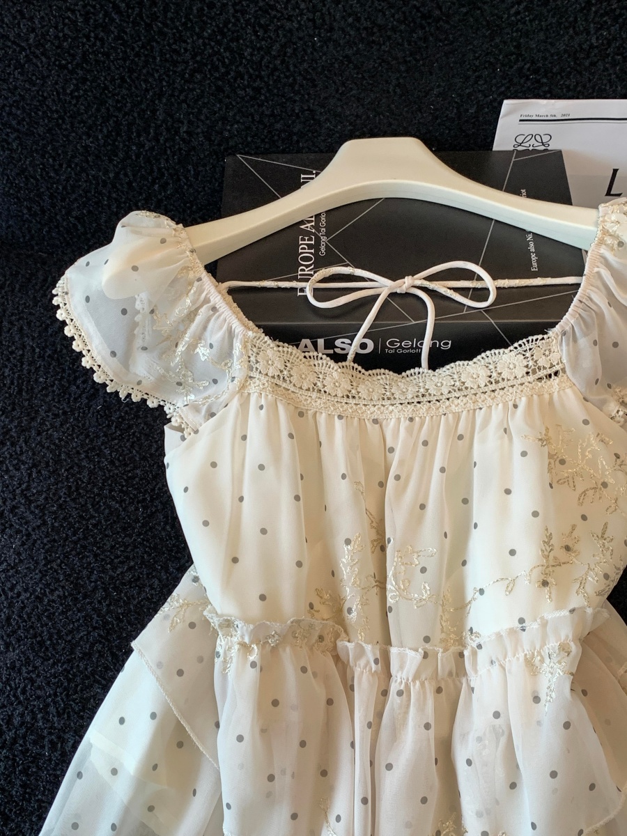 韓系夏款甜美洋氣精致拼接波點刺繡蕾絲邊文藝方領飛飛袖小衫女