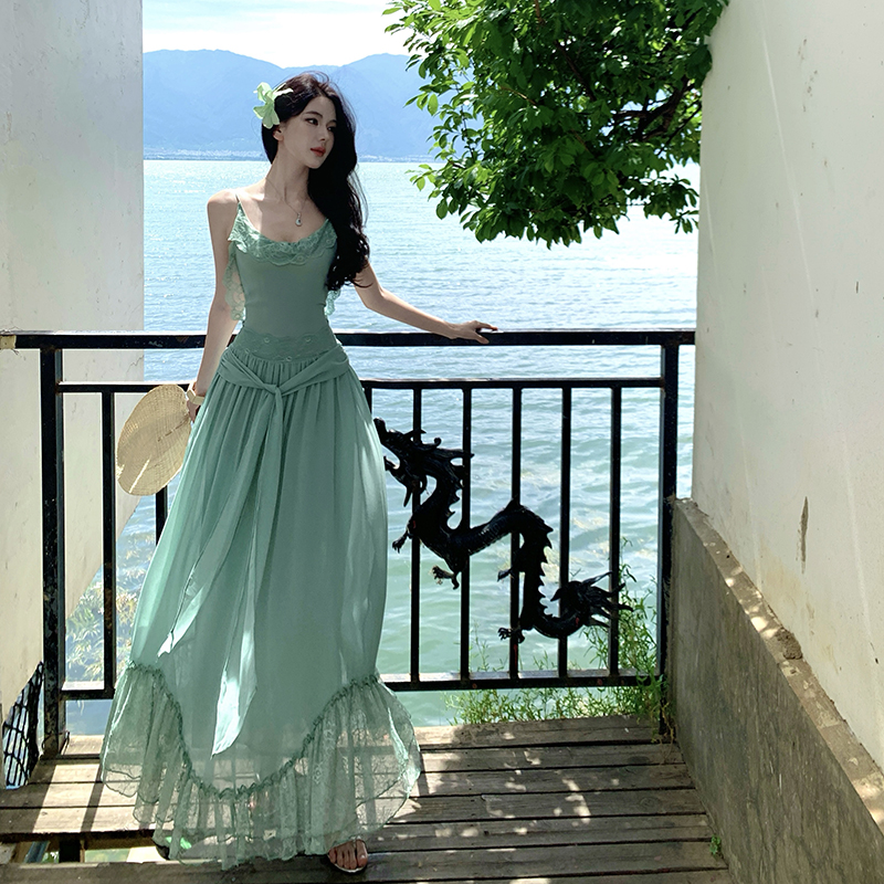 新款收腰顯瘦后背綁帶拼接蕾絲度假裙長款吊帶連衣裙女