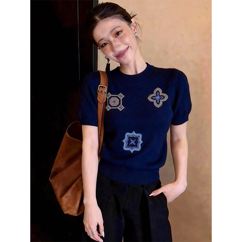 時髦藏藍色高級感針織短袖t恤女夏季2026新款修身穿搭上衣打底衫