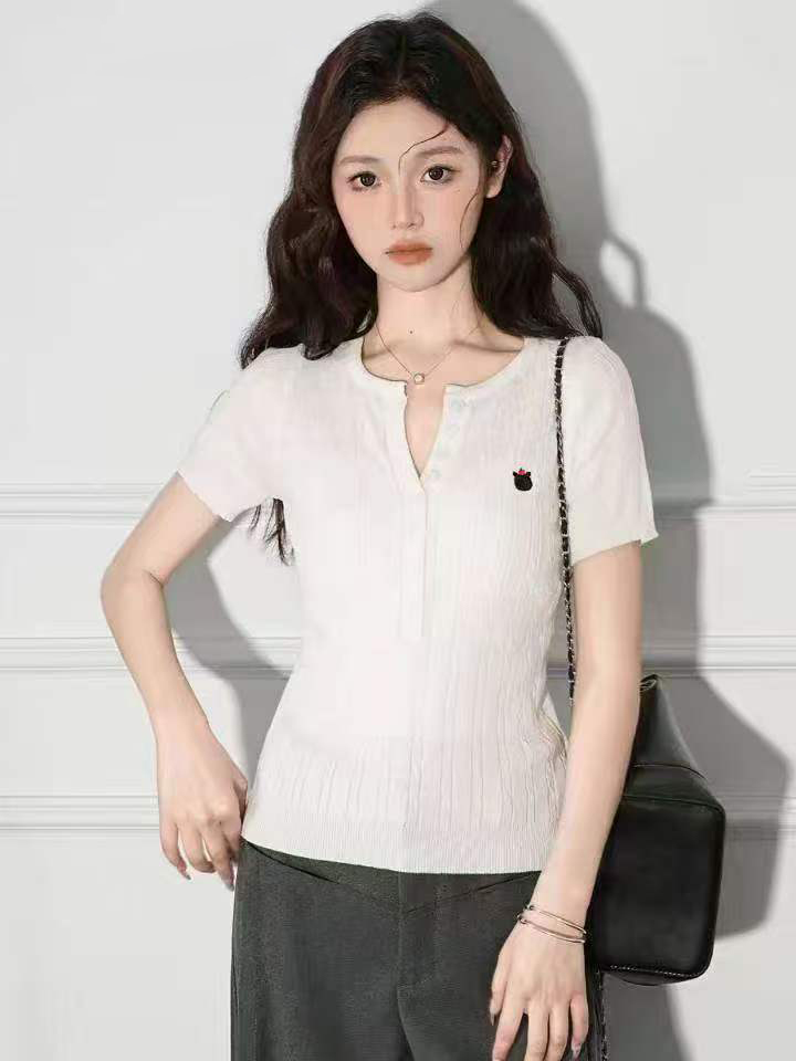 好看休閑白色半開領薄款針織衫短袖T恤女2026夏季修身V領正肩上衣