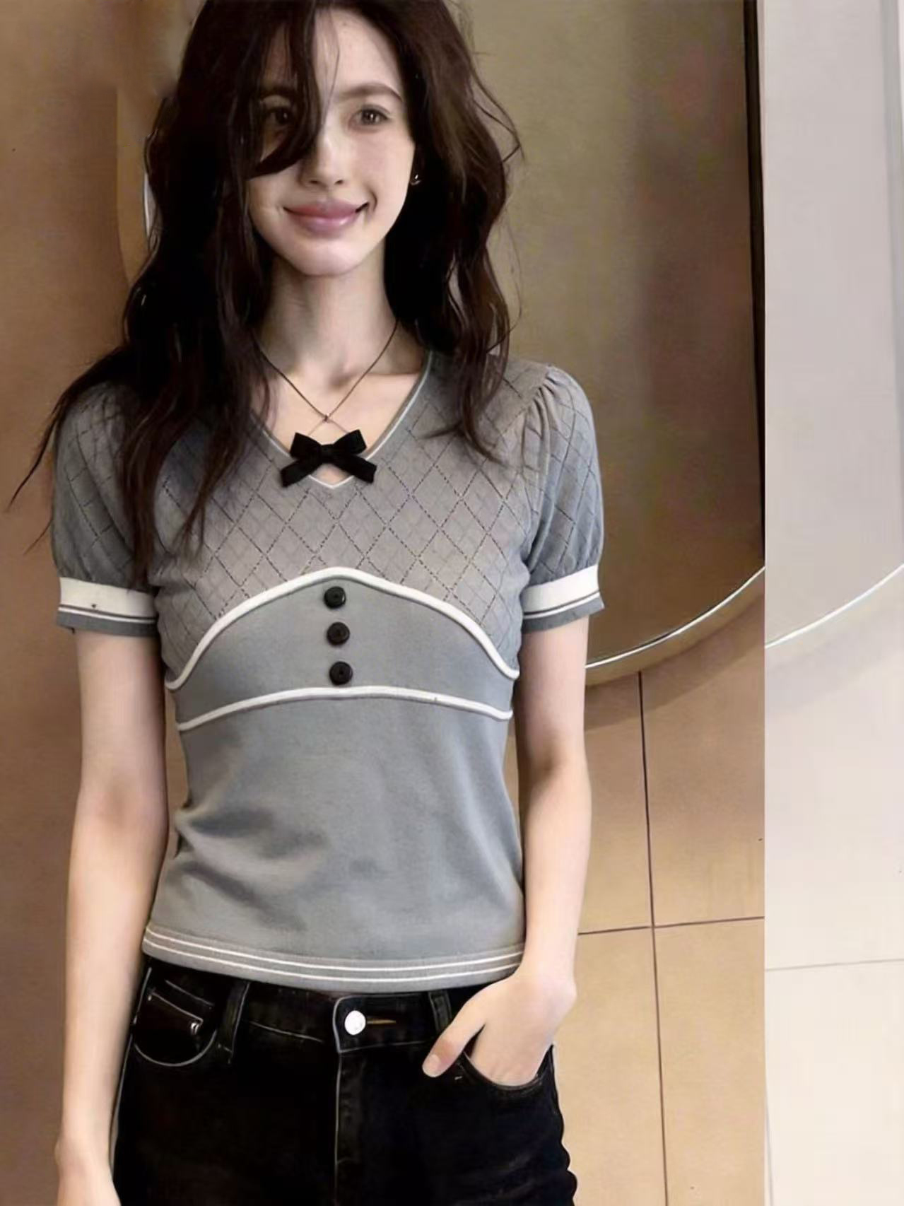 韓系灰色v領蝴蝶結針織短袖T恤女夏季miu系高級感超好看正肩上衣