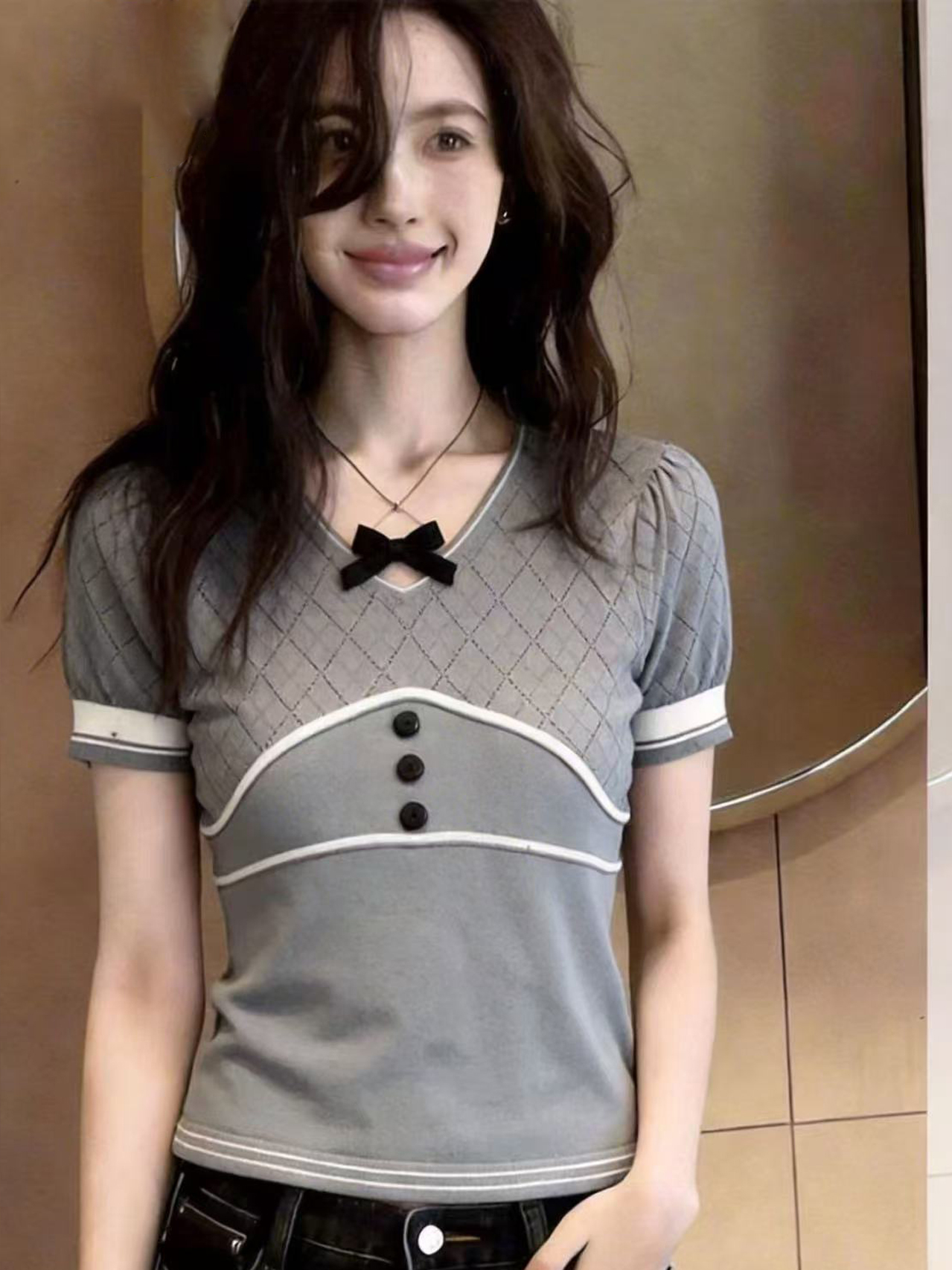 韓系灰色v領蝴蝶結針織短袖T恤女夏季miu系高級感超好看正肩上衣
