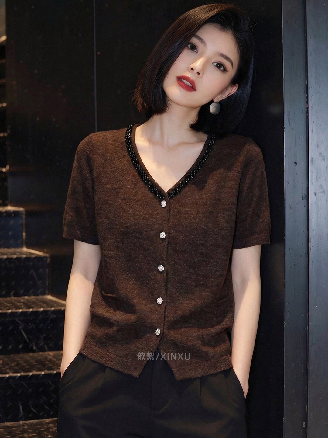 2026夏季新款潮咖啡色短袖針織衫女釘珠裝飾百搭顯瘦通勤上衣開衫