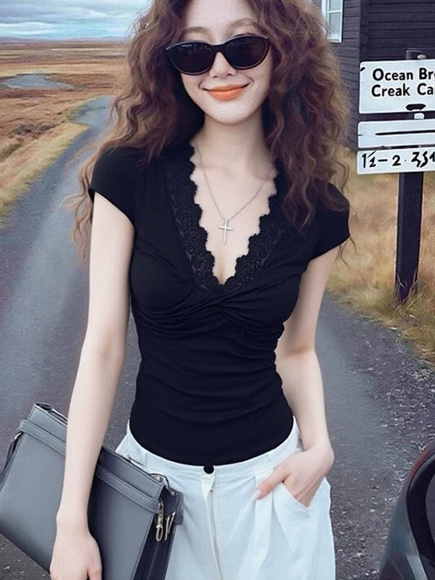 獨特漂亮蕾絲邊V領黑色短袖t恤女修身氣質巨好看夏季小衫顯瘦上衣