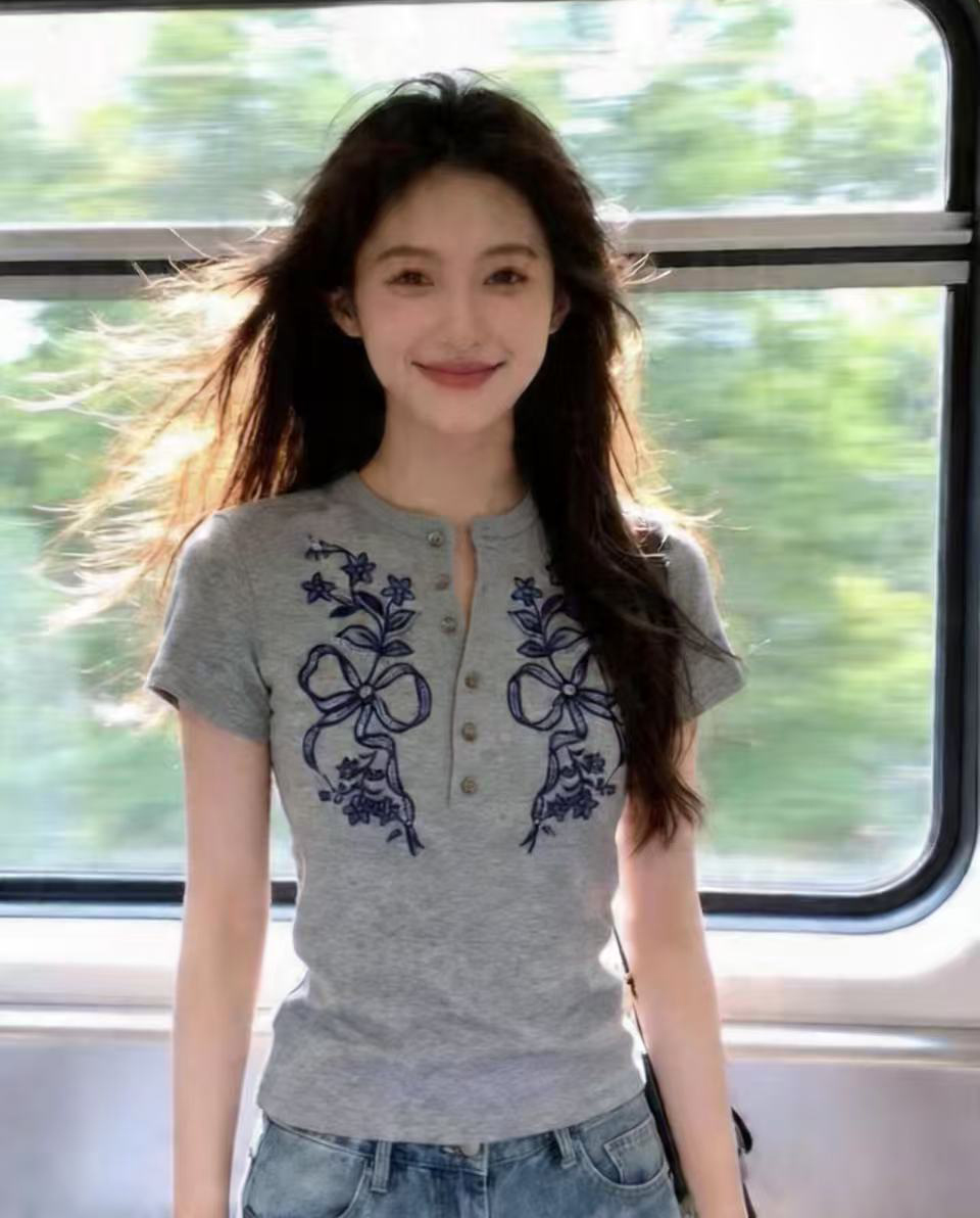 復古立領刺繡短袖T恤女灰色好看修身顯瘦設計感小眾上衣夏新款