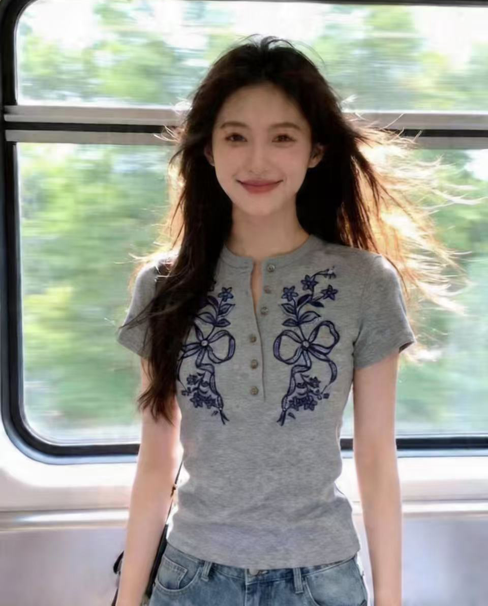 復古立領刺繡短袖T恤女灰色好看修身顯瘦設計感小眾上衣夏新款