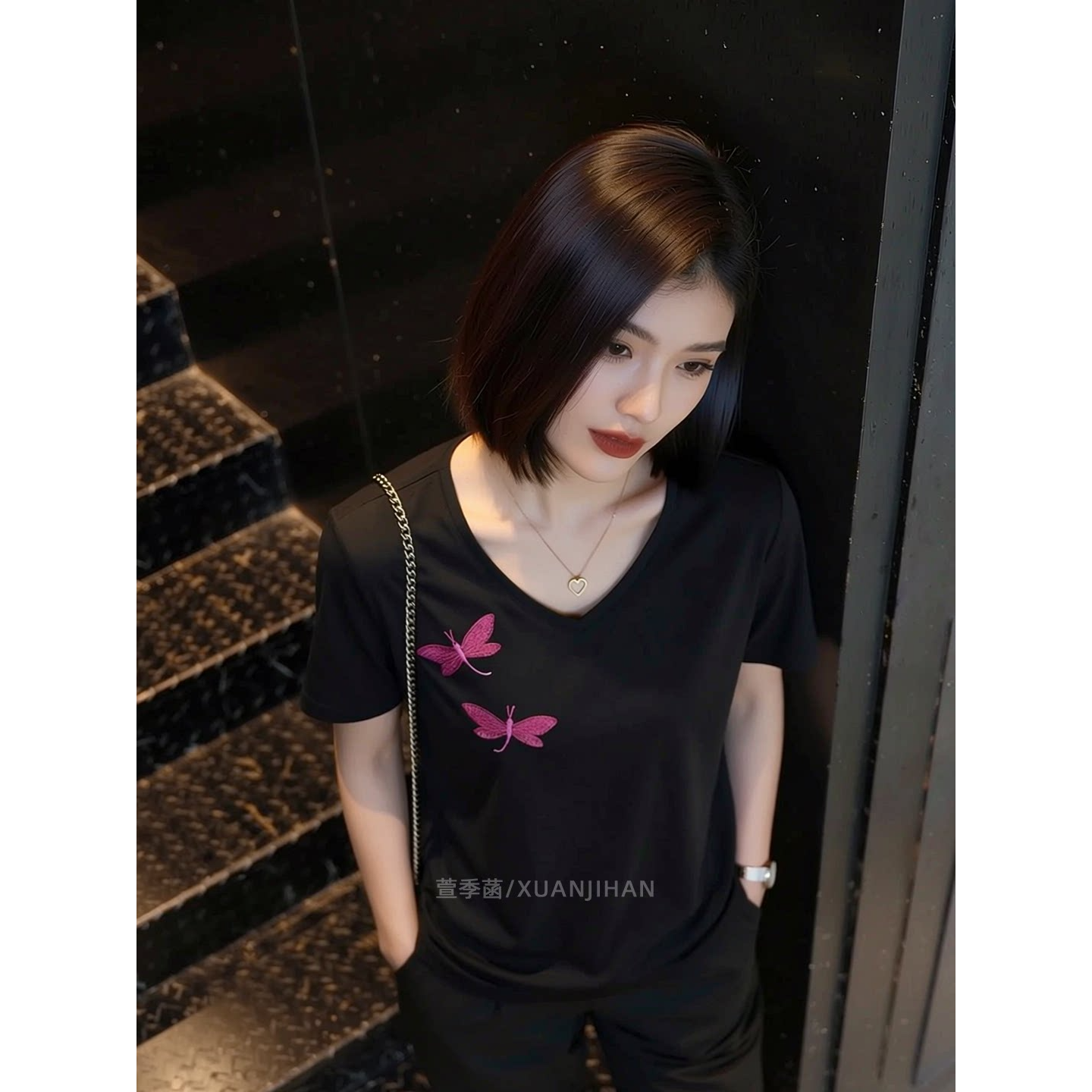 2026夏季新款黑色窄V領短袖T恤女刺繡蜻蜓簡約顯瘦百搭減齡上衣潮