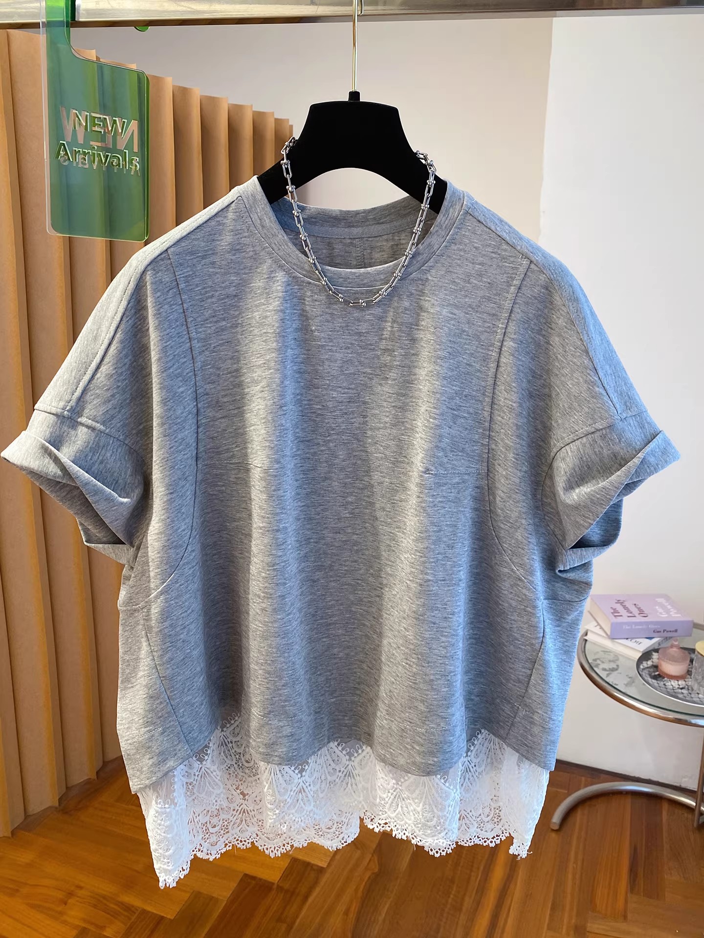 原版質量特大碼足300斤蕾絲純色拼接短袖簡約t恤女