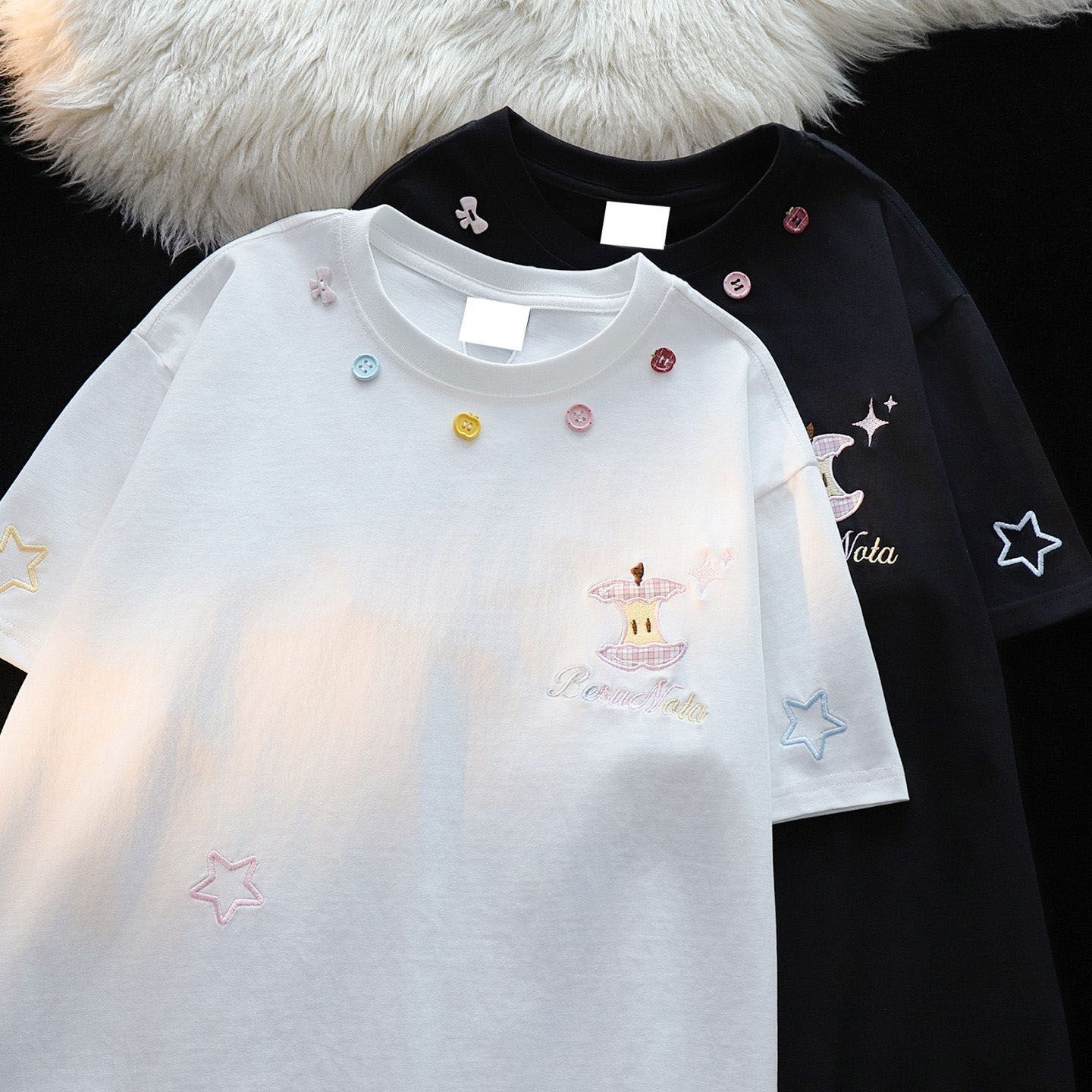 刺繡貼布+紐扣+內里鋪布純棉220克短袖t恤男女