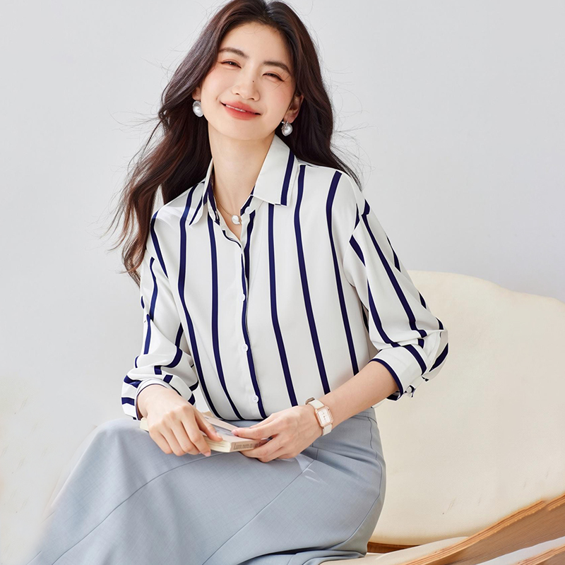 實拍緞面條紋襯衫女春秋款2026新款設計感小眾雪紡上衣百搭襯衣女