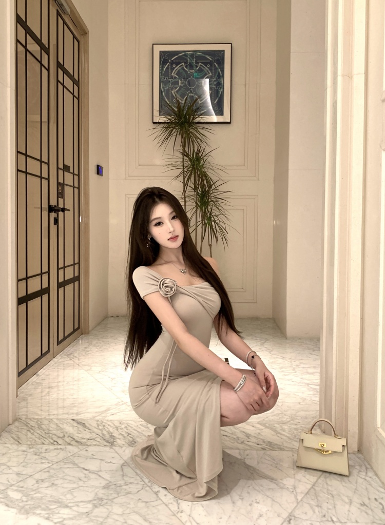 實拍實價 純色斜肩淑女風針織側開叉連衣裙長款