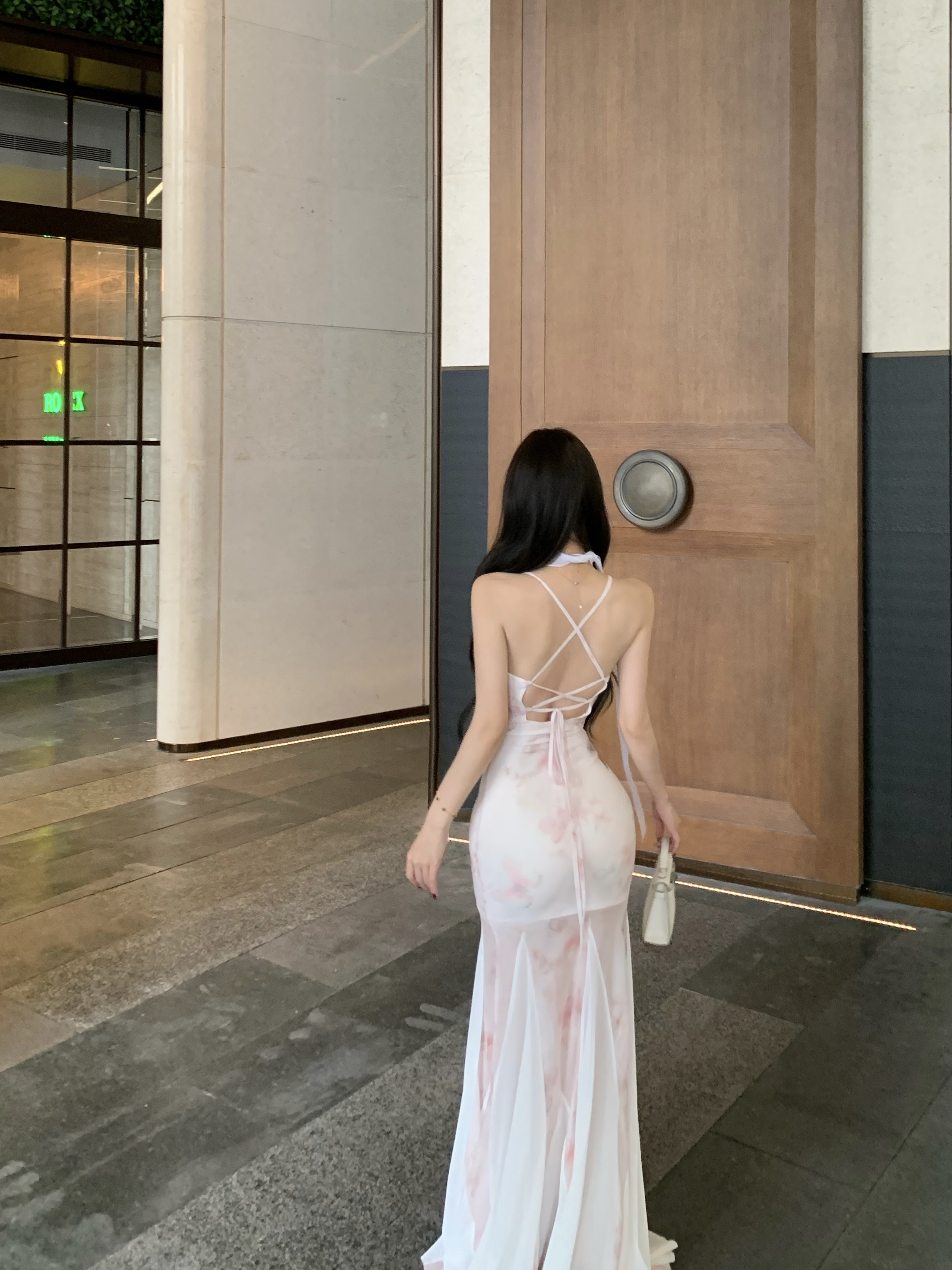 實拍實價 通勤風蕾絲掛脖系帶修身顯瘦連衣裙長款