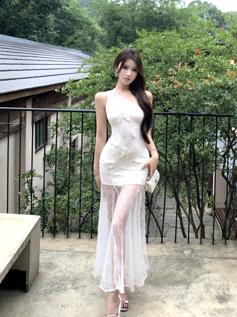 實拍實價 辣妹蕾絲斜肩修身顯瘦連衣裙中長款 有胸墊