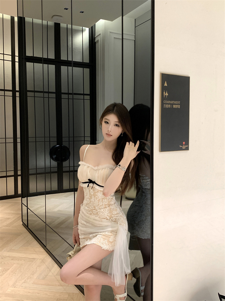 實拍實價 辣妹修身顯瘦蕾絲包臀連衣裙短款