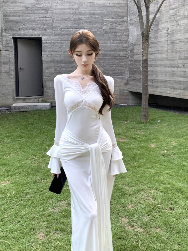 MY14863# 辣妹蕾丝拼接显瘦V领设计感喇叭长袖连衣裙女裝貨源服裝批發