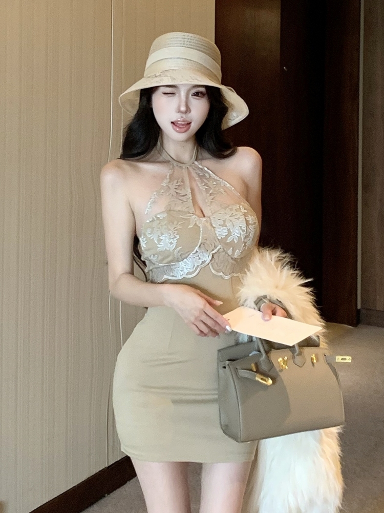 實拍實價  辣妹蕾絲拼接修身顯瘦 掛脖連衣裙短款包臀