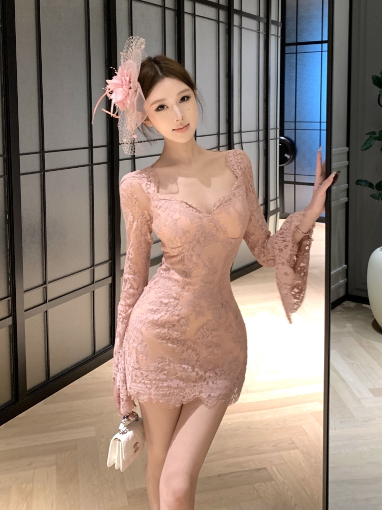 實拍實價 辣妹修身顯瘦長袖喇叭袖包臀連衣裙短款