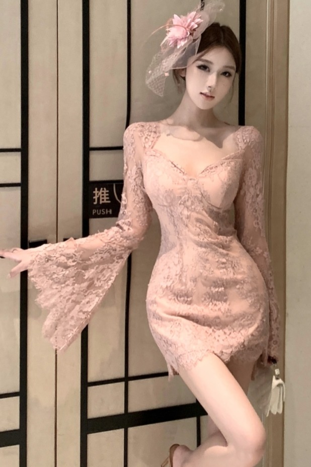 實拍實價 辣妹修身顯瘦長袖喇叭袖包臀連衣裙短款