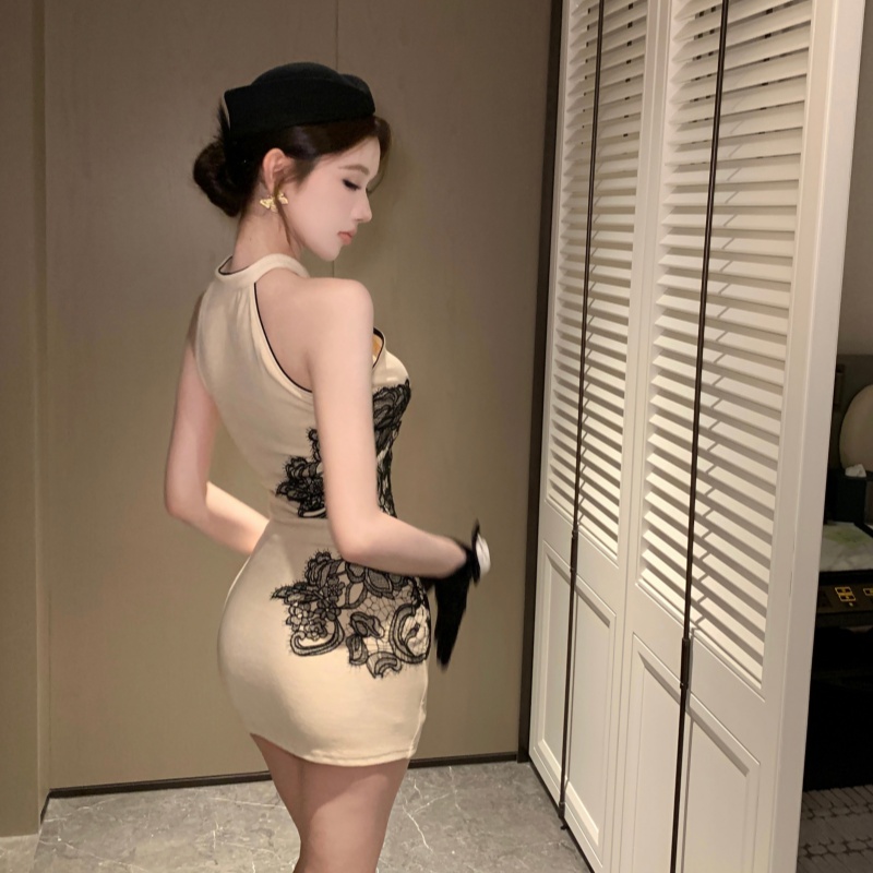 實拍實價 新中式刺繡連衣裙女秋氣質設計感包臀連衣裙