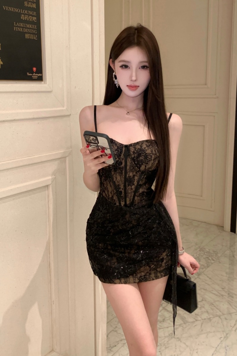 實拍實價 辣妹亮片繡花蕾絲吊帶修身顯瘦包臀連衣裙短款