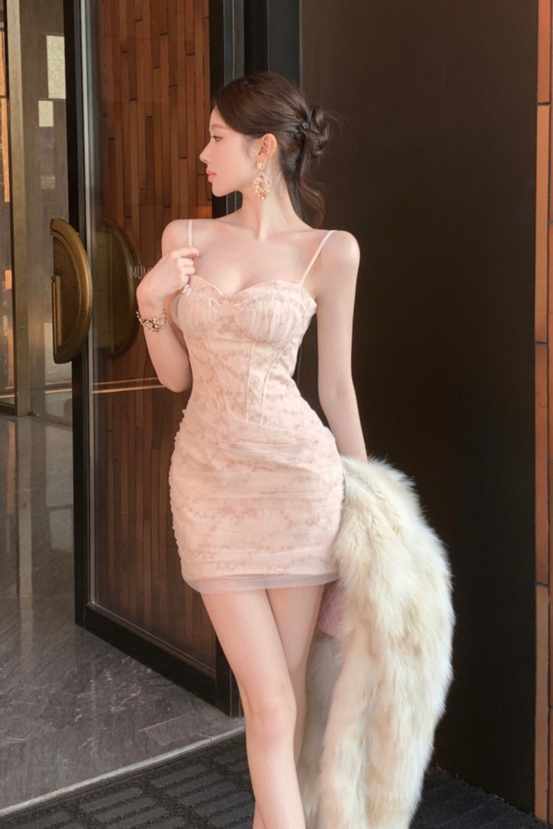 實拍實價 甜辣妹性感蕾絲吊帶連衣裙顯瘦 有胸墊包臀短裙