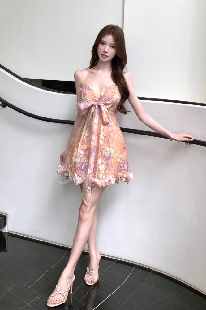 實拍實價 碎花掛脖吊帶連衣裙女夏季修身海邊度假風收腰短裙子