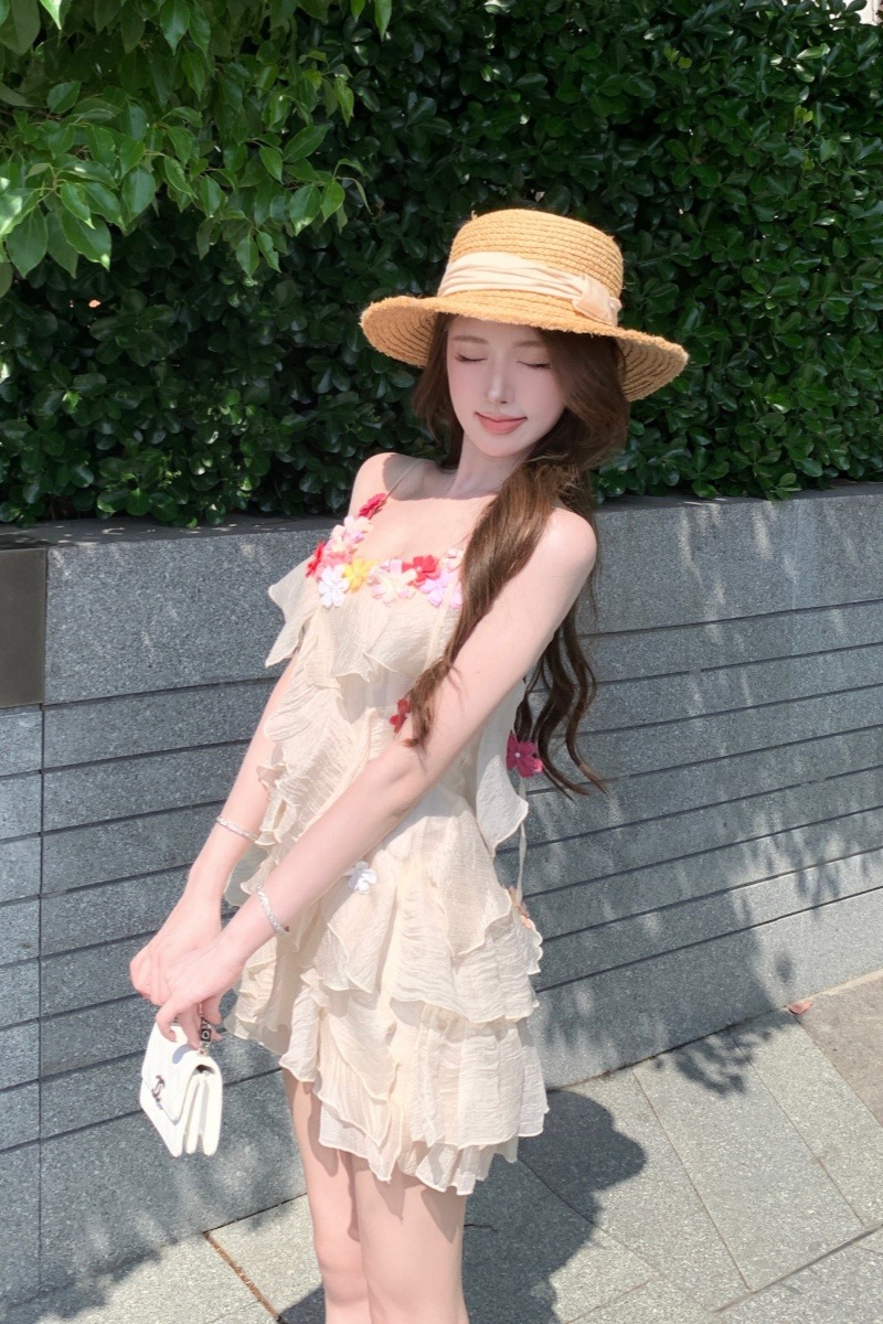 實拍實價 彩花荷葉邊飄帶連衣裙泡泡紗度假夏季新款短裙女
