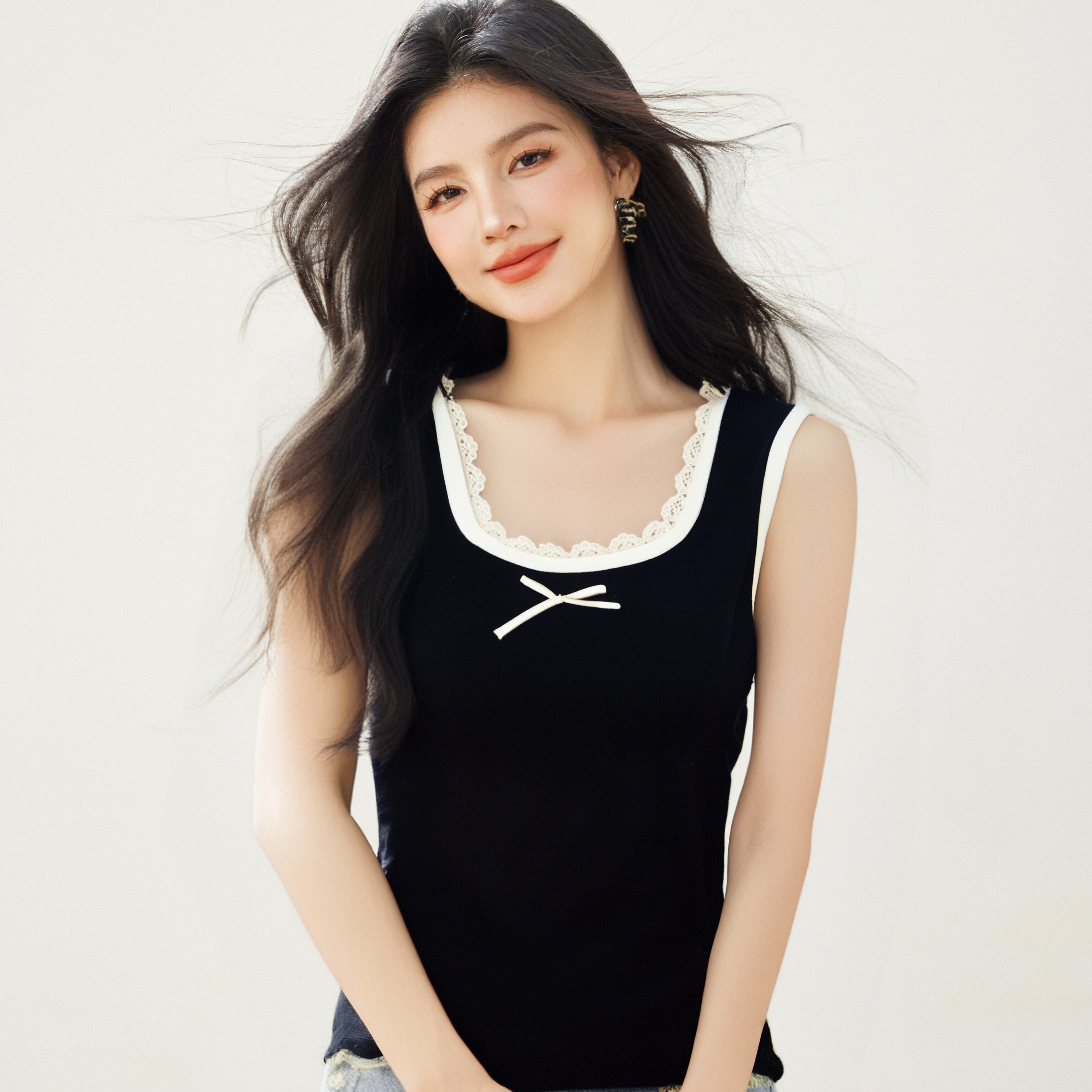 ◆◆百搭蝴蝶結蕾絲邊寬肩吊帶背心女2026顯瘦短上衣