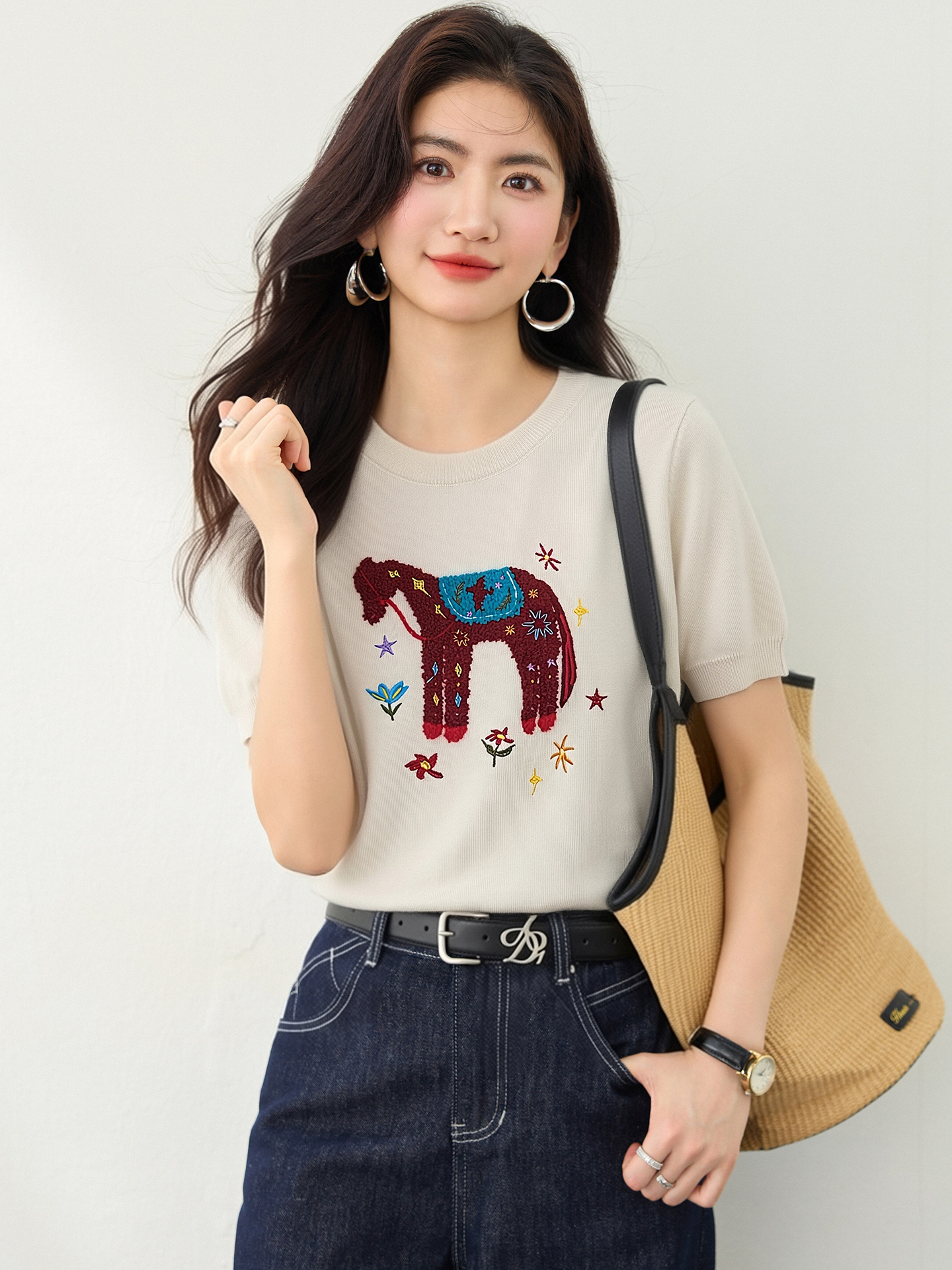 實拍◆有◆2026高級感圓領小馬刺繡短袖針織衫女時髦顯瘦氣質上衣