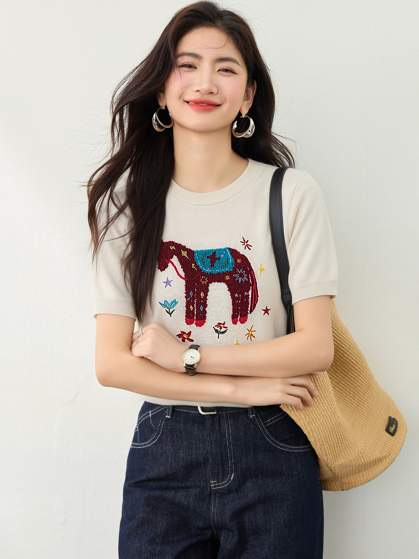 實拍◆有◆2026高級感圓領小馬刺繡短袖針織衫女時髦顯瘦氣質上衣