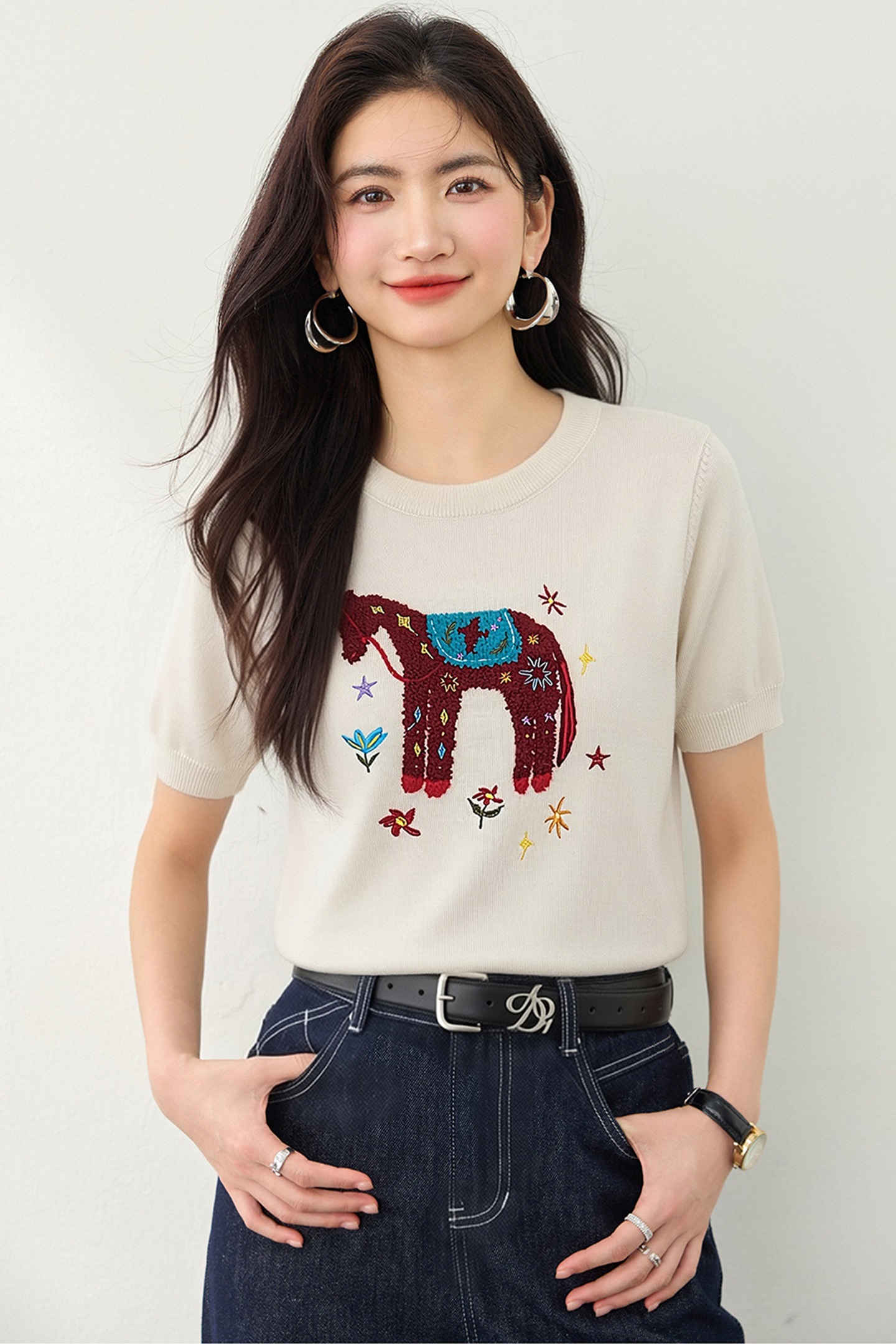 實拍◆有◆2026高級感圓領小馬刺繡短袖針織衫女時髦顯瘦氣質上衣