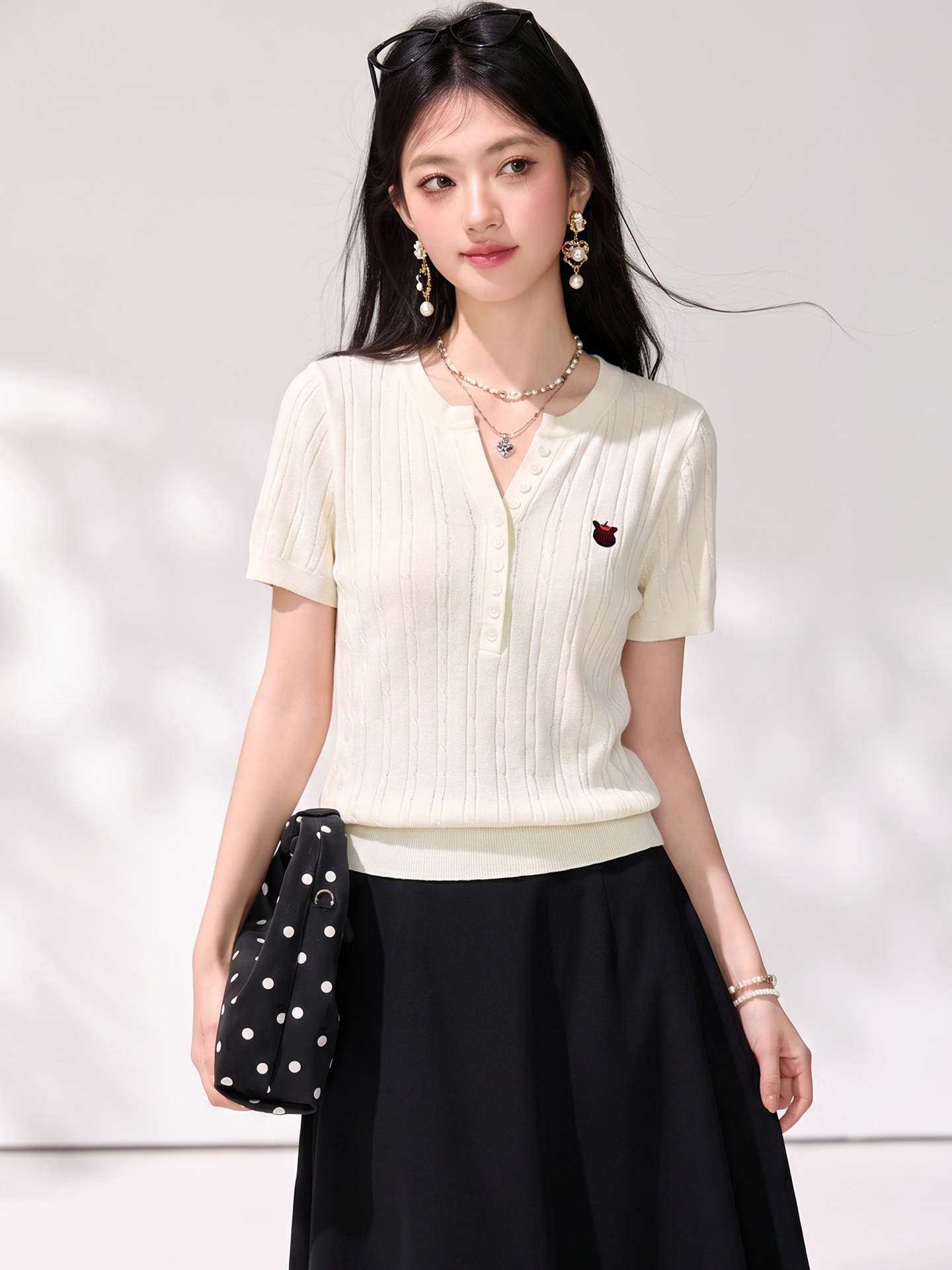 實拍◆有◆2026夏季老錢風刺繡V領麻花短袖t恤女修身半開領上衣