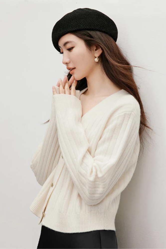 紅袖100%綿羊毛針織衫春季2025新款女裝肌理感愛心扣V領毛衣開衫