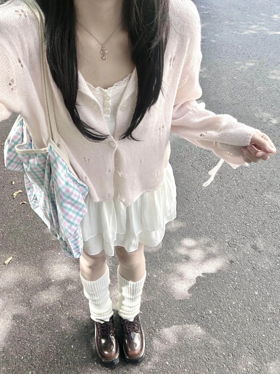韓系甜美軟糯鏤空針織開衫女春夏新款溫柔粉色外搭上衣小外套罩衫