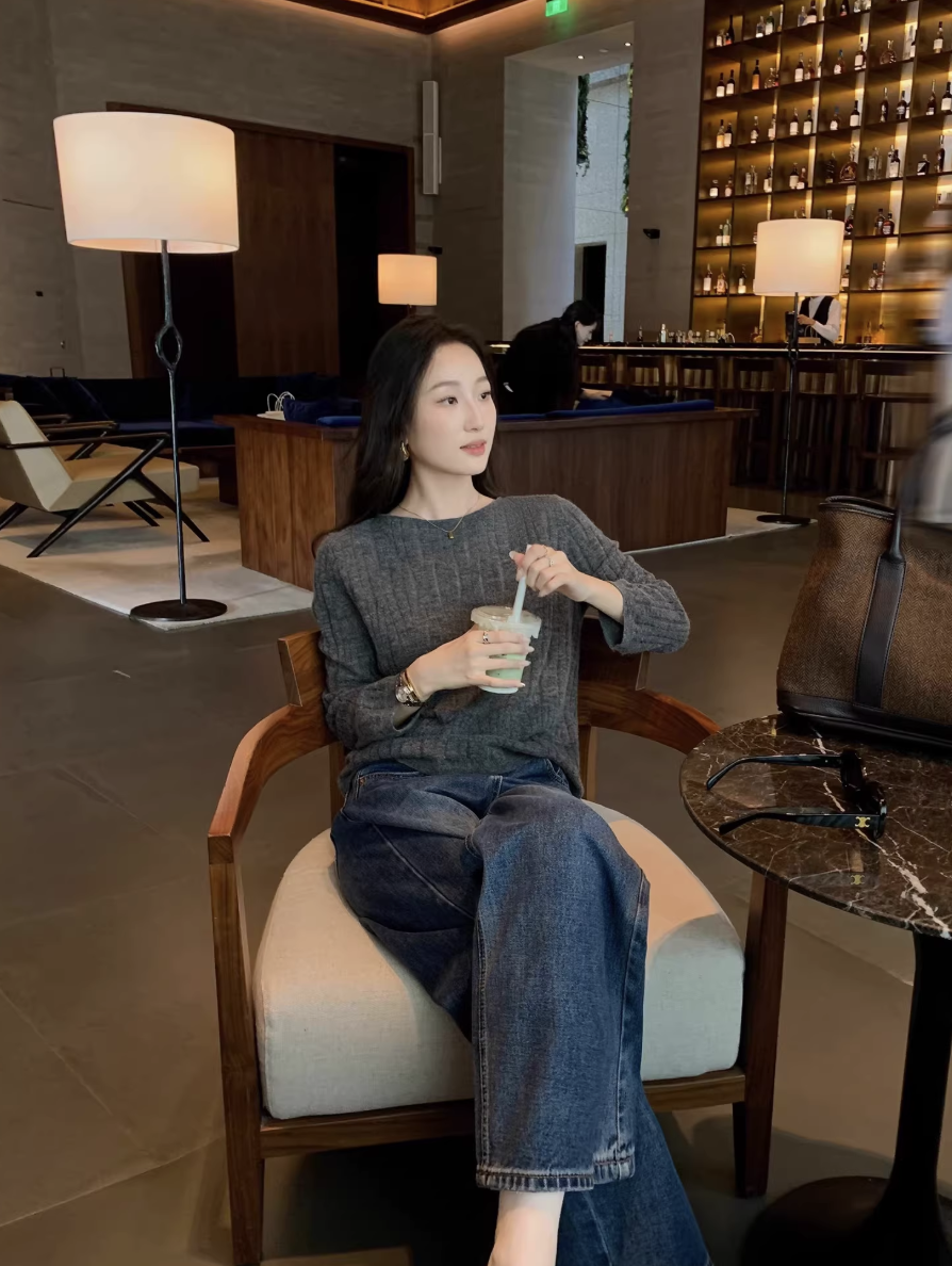 法式氣質米白色鏤空立體肌理針織衫女春秋新款松弛感圓領百搭上衣