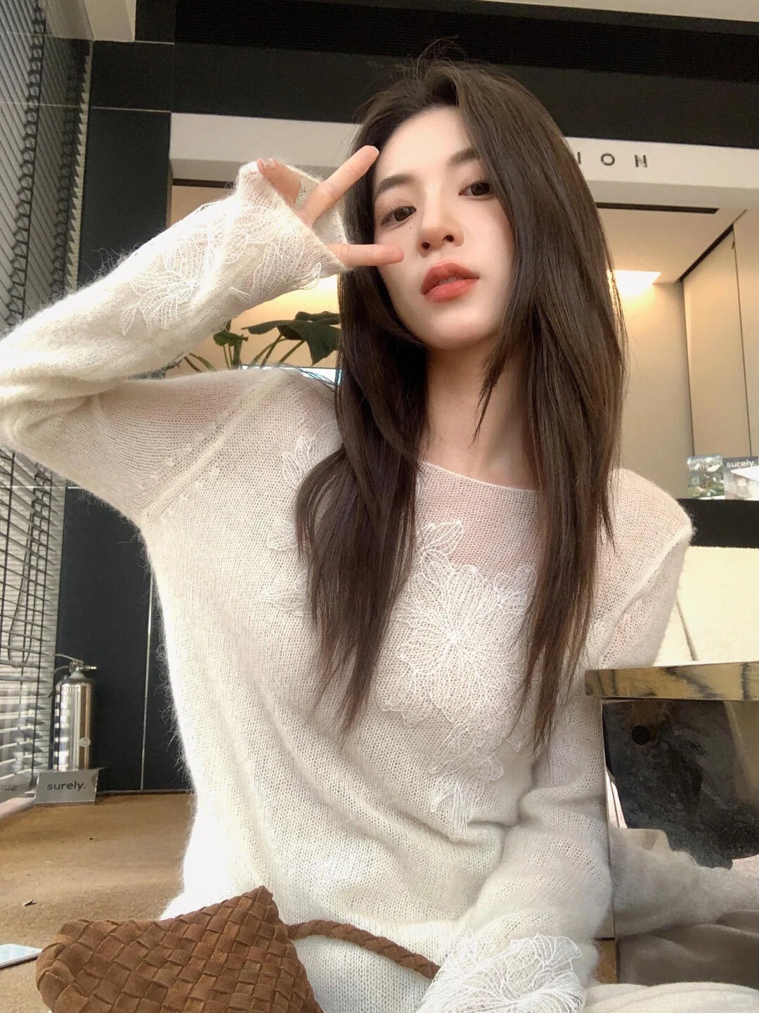 春季獨特漂亮上衣韓系絕美巨好看洋氣減齡小眾不撞款白色針織衫女